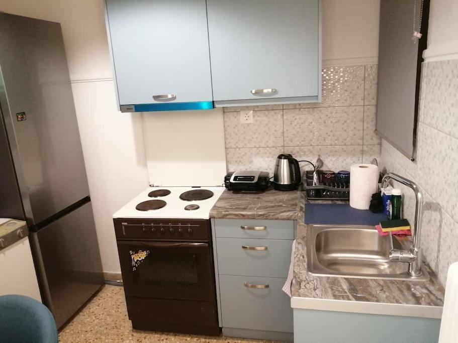 Apartamento Ανακαινισμένο 8 Λεπτά Από Το Μετρό. Atenas Exterior foto